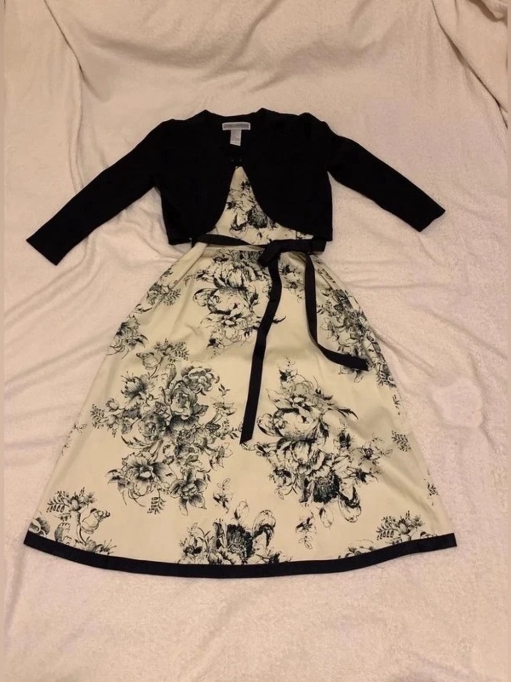 Formal Cocktail Dress with Shoulder Cover - Off-White & Navy